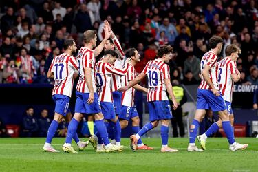 El primer gol del Atlético de Madrid fue con los colores granotas. Fue Pablo Barrios, eso sí, el encargado de forzarlo. Su centro lateral lo rozó Ryan y, posteriormente, tocó en un Dela que mandó sin querer el balón al fondo de la portería. 