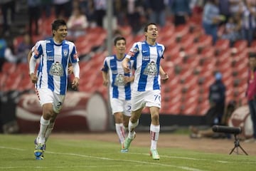 Hirving Lozano celebra el gol del triunfo que hizo en su debut ante América en la jornada 6 del Clausura 2014.