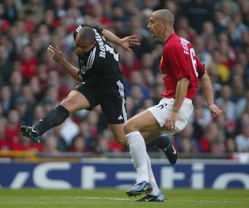 Ronaldo dispara ante Rio Ferdinand