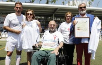 Martín Vázquez con los representantes de FUNDELA.