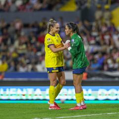 América empata el Clásico, con una menos y Karen Luna de portera