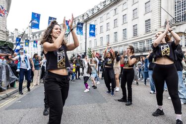 Desde Trafalgar Square hasta Regent Street, los dos grandes puntos de interés para aficionados y turistas, los escudos, banderas y pancartas del Real Madrid y Borussia de Dortmund adornan las calles londinenses.