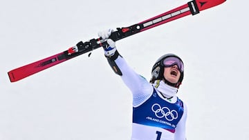 Brazil's Lucas Pinheiro Braathen reacts after the second run of the men's giant slalom alpine skiing event during the Milano Cortina 2026 Winter Olympic Games at the Stelvio Ski Centre in Bormio (Valtellina) on February 14, 2026. (Photo by Fabrice COFFRINI / AFP)