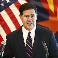 Doug Ducey aprueba campaña 2020 de MLB en Arizona