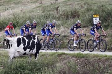 Today's stage completed a distance of 188 km. ending at the picturesque Covadonga lakes high in the Picos de Europa mountains.