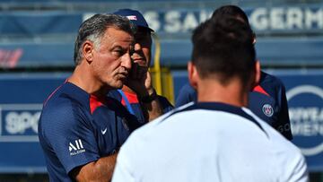 PARIS, FRANCE - JULY 05: Newly appointed coach Christophe Galtier adresses the players during the training of Paris Saint-Germain on July 05, 2022 in Paris, France. (Photo by Aurelien Meunier - PSG/PSG via Getty Images)