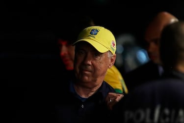 El nuevo entrenador de la selección brasileña de fútbol, Carlo Ancelotti, a su llegada a Río de Janeiro.