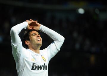 Kak¨¢ fich¨® por el Real Madrid procedente del Milan en junio de 2009 por 65 millones de euros, siendo uno de los m¨¢s caros de la historia. En la vuelta de la temporada 2012-2013 su rendimiento baj¨® sustancialmente. En septiembre de 2013, el Real Madrid y el Milan alcanzaron un acuerdo para el traspaso del brasile?o que regresar¨ªa al club italiano gratis y con una bajada en su sueldo.