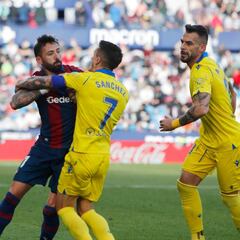 Mazazo de Negredo en Orriols para hundir al Levante