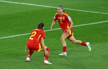 Aitana Bonmatí recibió un pase interior de Athenea, dejó pasar la pelota para romper a Knaak y casi sin ángulo decide soltar el derechazo al palo corto en vez de dar el pase de la muerte. ¡Un gol que ha valido una final!
