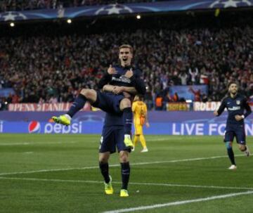 Se jugó el partido de vuelta de los cuartos de final de la Champions League en el Calderón. El partido de ida acabó 2-1 para el Barcelona. En Madrid, el Atlético ganó con dos goles de Griezmann, el Atlético pasó a las semifinales de la Champions. En la imagen, Griezmann celebra el 1-0.