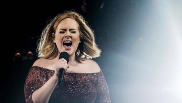 Adele durante un concierto