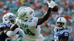 MIAMI GARDENS, FL - DECEMBER 27: Jarvis Landry #14 of the Miami Dolphins makes a one handed catch during a game against the Indianapolis Colts at Sun Life Stadium on December 27, 2015 in Miami Gardens, Florida.   Mike Ehrmann/Getty Images/AFP
 == FOR NEWSPAPERS, INTERNET, TELCOS &amp; TELEVISION USE ONLY ==