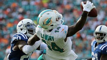 MIAMI GARDENS, FL - DECEMBER 27: Jarvis Landry #14 of the Miami Dolphins makes a one handed catch during a game against the Indianapolis Colts at Sun Life Stadium on December 27, 2015 in Miami Gardens, Florida. Mike Ehrmann/Getty Images/AFP
== FOR NEWSPAPERS, INTERNET, TELCOS & TELEVISION USE ONLY ==