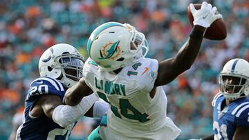 MIAMI GARDENS, FL - DECEMBER 27: Jarvis Landry #14 of the Miami Dolphins makes a one handed catch during a game against the Indianapolis Colts at Sun Life Stadium on December 27, 2015 in Miami Gardens, Florida.   Mike Ehrmann/Getty Images/AFP
 == FOR NEWSPAPERS, INTERNET, TELCOS &amp; TELEVISION USE ONLY ==