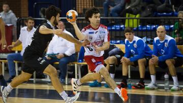 Imagen de un partido de Liga ASOBAL entre el Balonmano Logroño y el Atlético Valladolid.