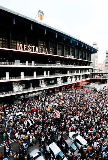 07/05/21
MANIFESTACION DE LA AFICION DEL VALENCIA CF CONTRA LA GESTION DEL CLUB 







 


