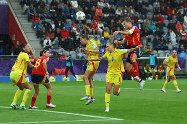 Claudia Pina pone un centro maravilloso al segundo palo e Irene Paredes consigue conectar un gran cabezazo al fondo de la red.