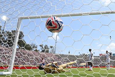 1-0. Antoine Griezmann aprovecha el pase que le da Julián Álvarez al segundo palo para marcar a placer.