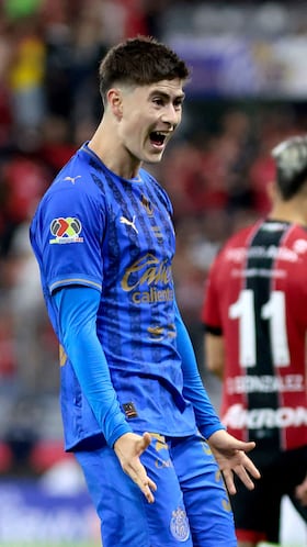 Guadalajara's forward #34 Armando Gonzalez celebrates scoring his team's first goal during the Liga MX Clausura football match between Atlas and Guadalajara at the Jalisco Stadium in Guadalajara, Mexico on March 7, 2026. (Photo by Ulises RUIZ / AFP)