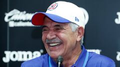 MEX7251. CIUDAD DE MÉXICO (MÉXICO), 23/02/2023.- El técnico Ricardo Ferretti habla durante su presentación como nuevo entrenador del equipo de Cruz Azul, hoy durante una rueda de prensa en la Ciudad de México (México). EFE/Mario Guzmán
