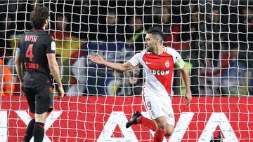 Monaco's Colombian forward Radamel Falcao (R) celebrates after scoring a goal during the French L1 football match between Monaco (ASM) and Nice (OGCN) on February 4, 2017 at Louis II Stadium in Monaco. / AFP PHOTO / VALERY HACHE