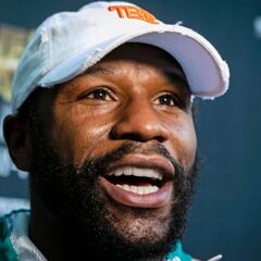 How many fights has Floyd Mayweather lost in his career?