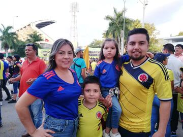 Los aficionados hacen presencia en el Alfonso López de Bucaramanga, previo al inicio de la fase final del Torneo Preolímpico 2020. Colombia, Brasil. Argentina y Uruguay por los dos cupos a Tokio. 