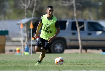 El defensa mexicano de 24 años llega a Necaxa después de un paso por FC Juárez. Chávez también ha jugado en Cimarrones y Correcaminos. Surgió de la cantera de Tigres.