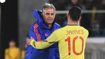 Carlos Queiroz y James Rodr&iacute;guez durante un partido de la Selecci&oacute;n Colombia.