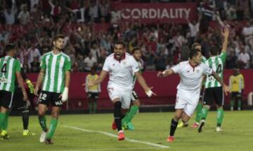 1-0. Mercado celebró el primer tanto.