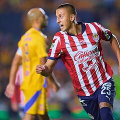 Chivas no quiere dejar ir a Roberto Alvarado