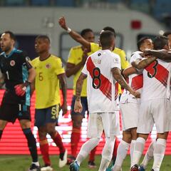 Perú revive ante Colombia