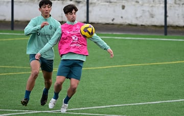 Sergio Martínez y Mario Solórzano, los dos niños que están levantando mano para debutar en convocatoria con el primer equipo del Racing.