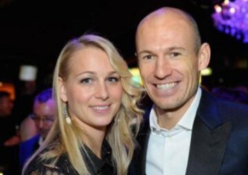 La cena de Navidad del Bayern. Arjen Robben con su esposa Bernardien. 