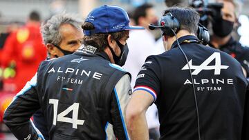 Fernando Alonso en la parrilla del GP de Bahr&eacute;in.