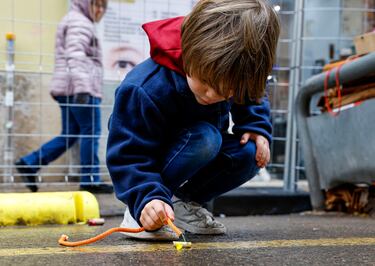 Este miércoles, 19 de marzo y día de San José, se celebrará el emocionante "Día de la Cremà" en las Fallas de Valencia, donde más de 700 monumentos que los artistas falleros han levantado por toda la ciudad arderán en un espectáculo impresionante. Marcando el broche de oro de la fiesta más emblemática de Valencia y una de las más multitudinarias de toda España. La noche se iluminará con fuegos artificiales.