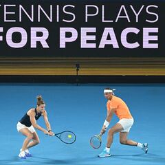 Nadal participa en una exhibición por la paz