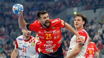 Mannheim (Germany), 12/01/2024.- Spain'??s Agustin Casado in action during the EHF Men's EURO 2024 Group B handball match between Spain and Croatia in Mannheim, Germany, 12 January 2024. (Balonmano, Croacia, Alemania, Espa?a) EFE/EPA/RONALD WITTEK