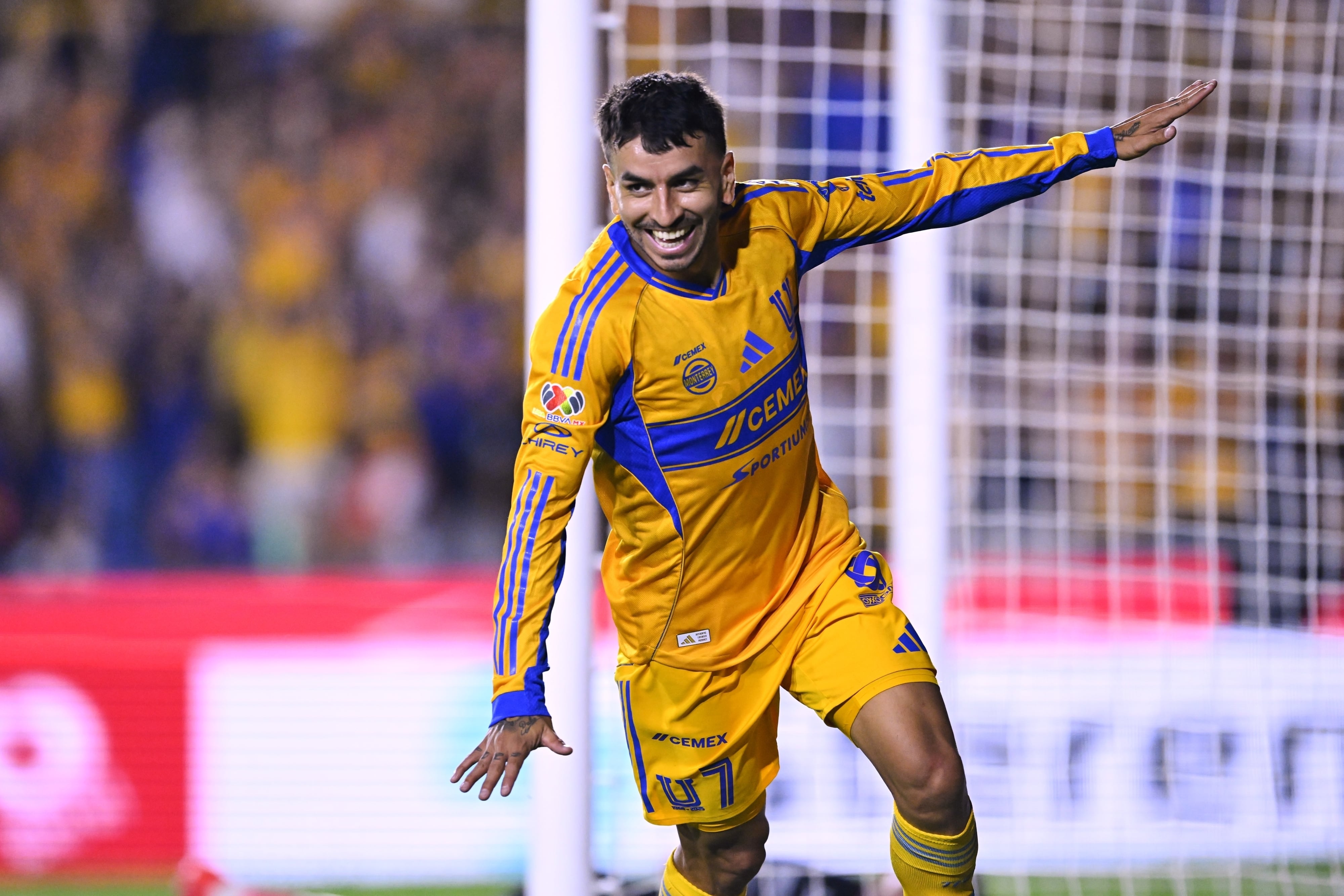 Ángel Correa juega en otro liga