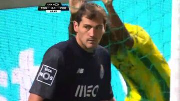 Error de bulto de Casillas: la cara que se le qued車 lo dice todo...