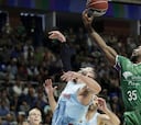 Carlos Suárez se desata y Unicaja vuelve a amargar al Barça