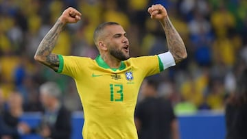 Tres clubes ingleses presentan candidaturas por Dani Alves