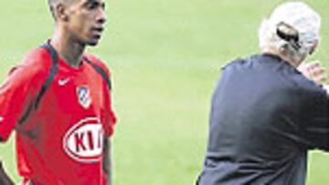 Bianchi habló a solas con Perea.