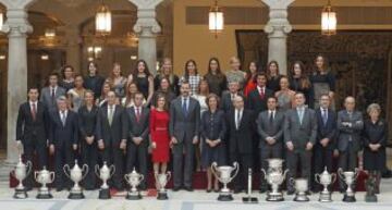 Foto de familia de los premiados.