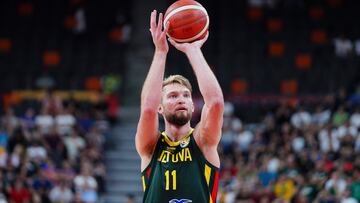 Domantas Sabonis en un encuentro de la selección lituana