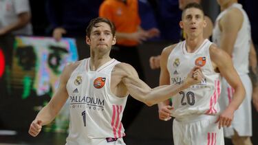 MADRID, 13/02/2021.- El escolta francés del Real Madrid Fabien Causeur celebra una acción ante Lenovo Tenerife durante el partido de semifinales de la Copa del Rey,que disputan en el Wizink Center de Madrid.EFE/ Juan Carlos Hidalgo