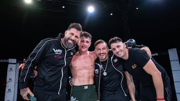 Jorge, Leo y Agustín Climent celebran la victoria.