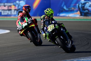 Valentino Rossi y Bradley Smith.