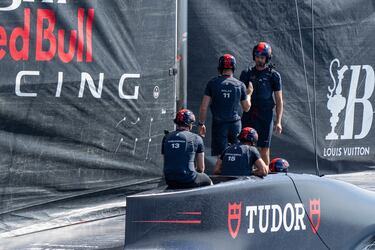 Alinghi y American Magic se resisten a morir